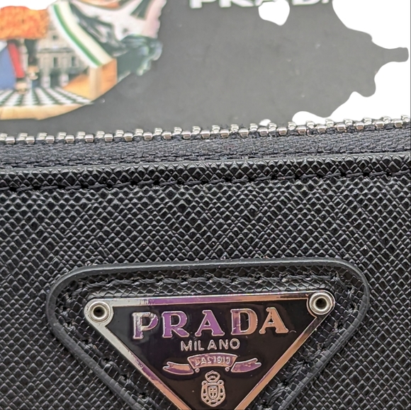 Prada Zippy Black Safiano Wallet - Picture 3 of 7
